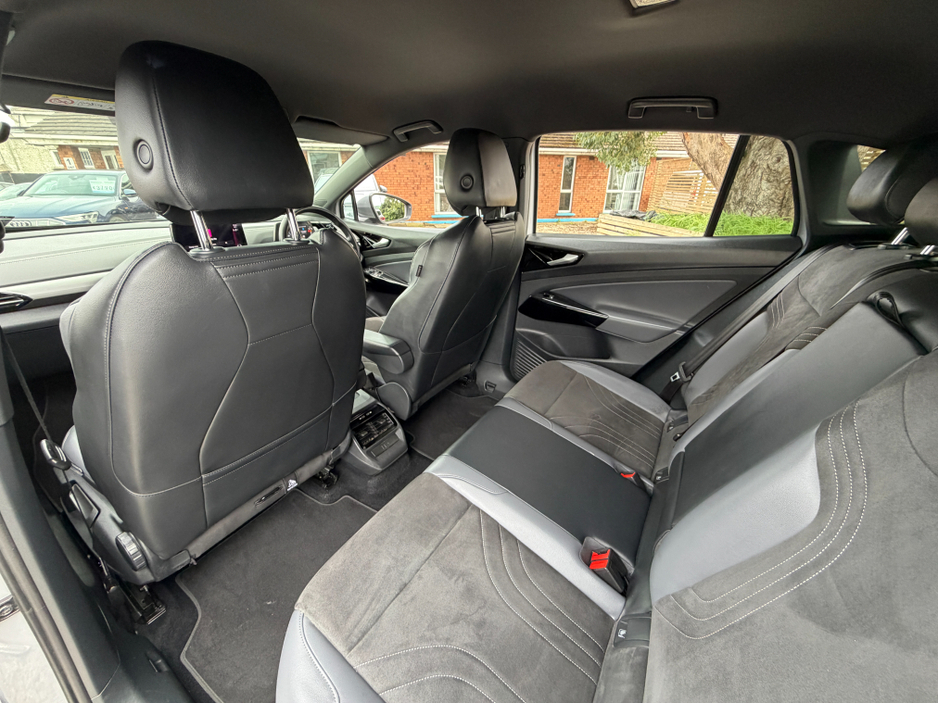 2023 Volkswagen ID.4 - image 22