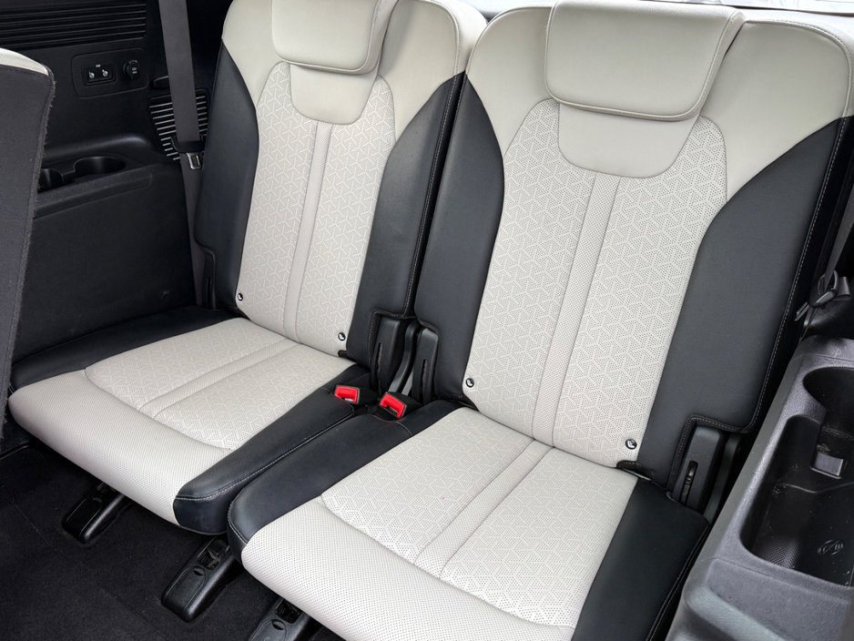 2021 Kia Sorento - image 26