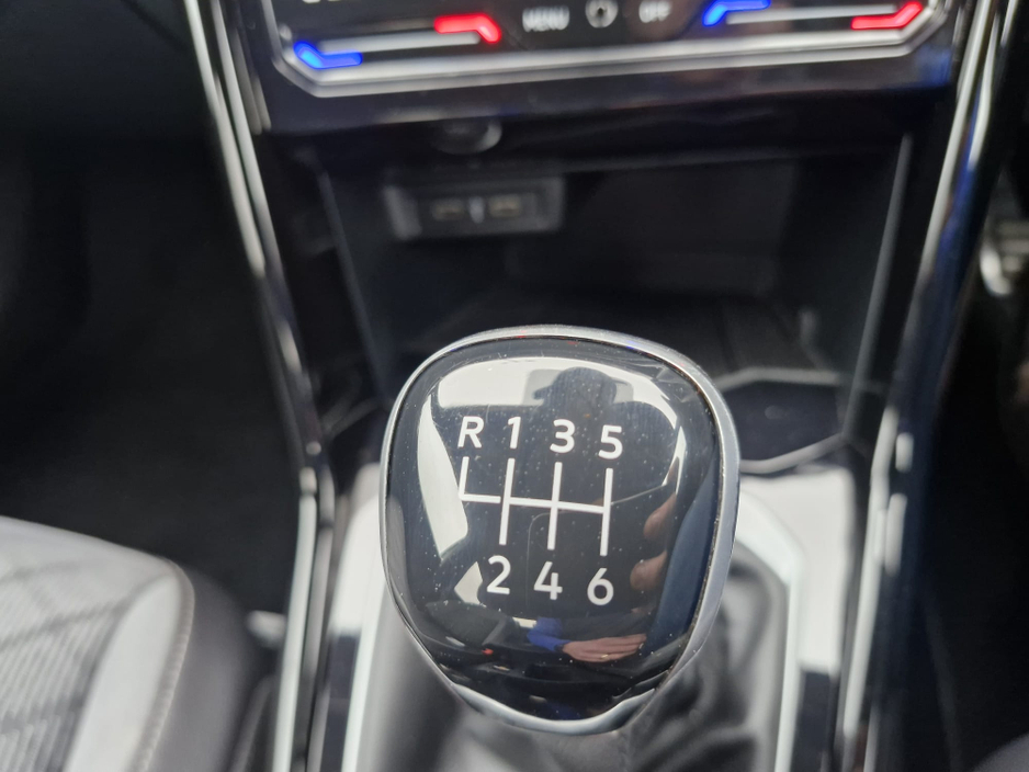 2022 Volkswagen T-Roc - image 21