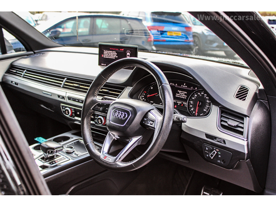 2017 Audi Q7  €37,995