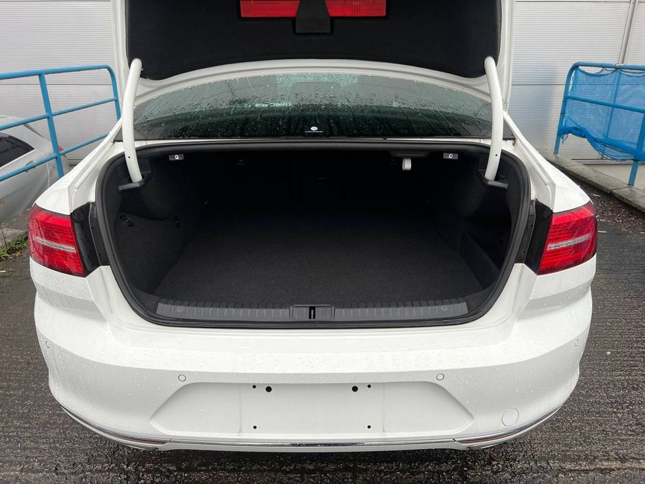 2017 Volkswagen Passat GTE 1.4 HYBRID // FULL SERVICE HISTORY // LEATHER HEATED SEATS // 18" ALLOYS // APPLE CARPLAY/ANDROID AUTO €18,900