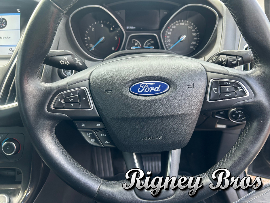 2017 Ford Focus - image 15