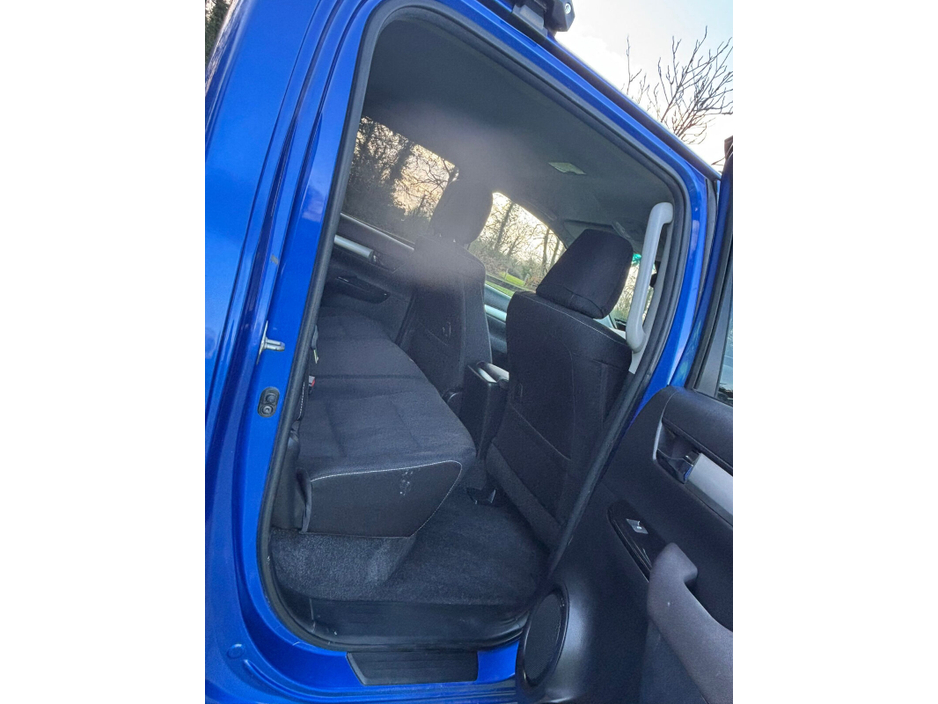 2017 Toyota Hilux - image 14