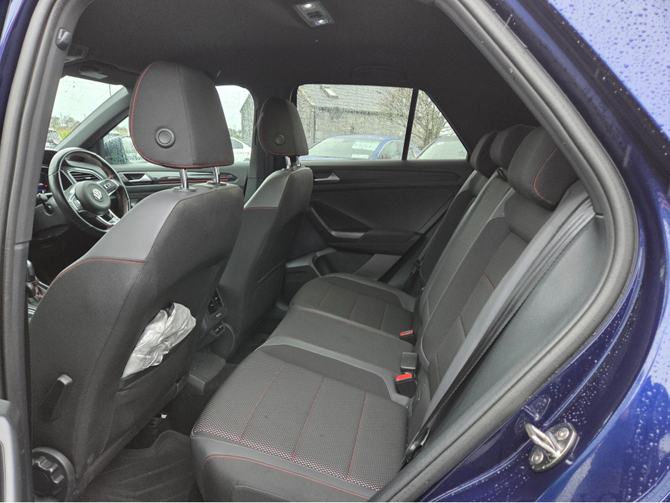 2021 Volkswagen T-Roc - image 5
