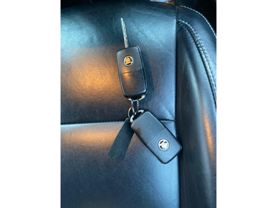 2014 Skoda Superb - image 12