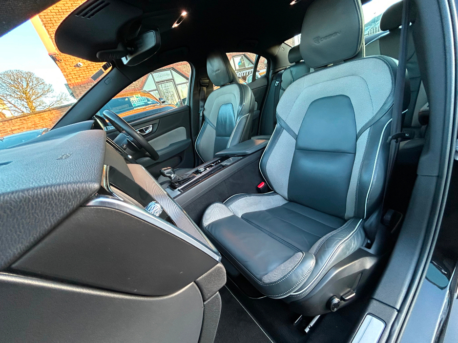 2019 Volvo S60 - image 18