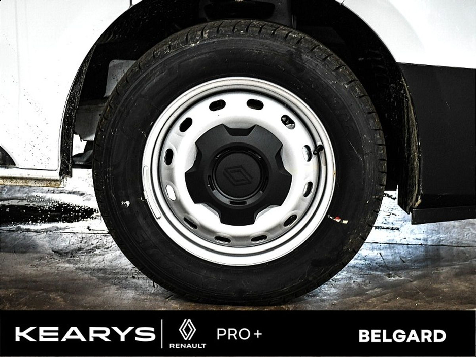 2025 Renault Trafic - image 8