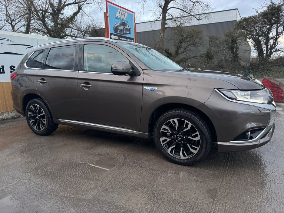 2016 Mitsubishi Outlander - image 10