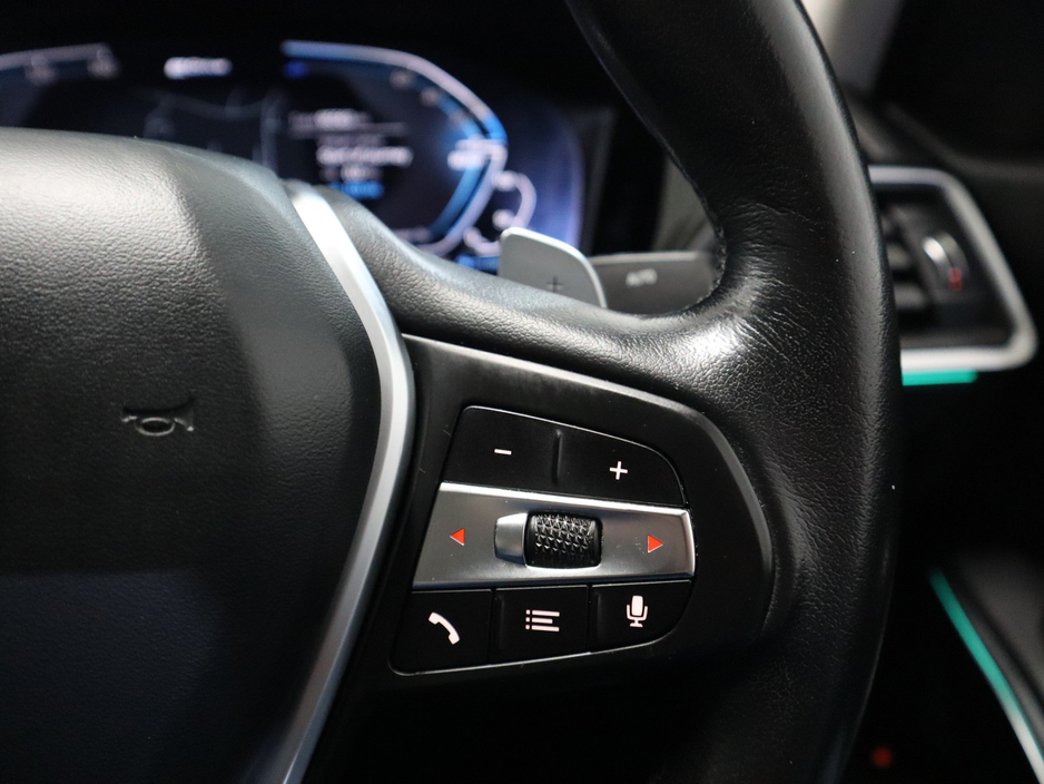 2022 BMW 3 Series - image 13