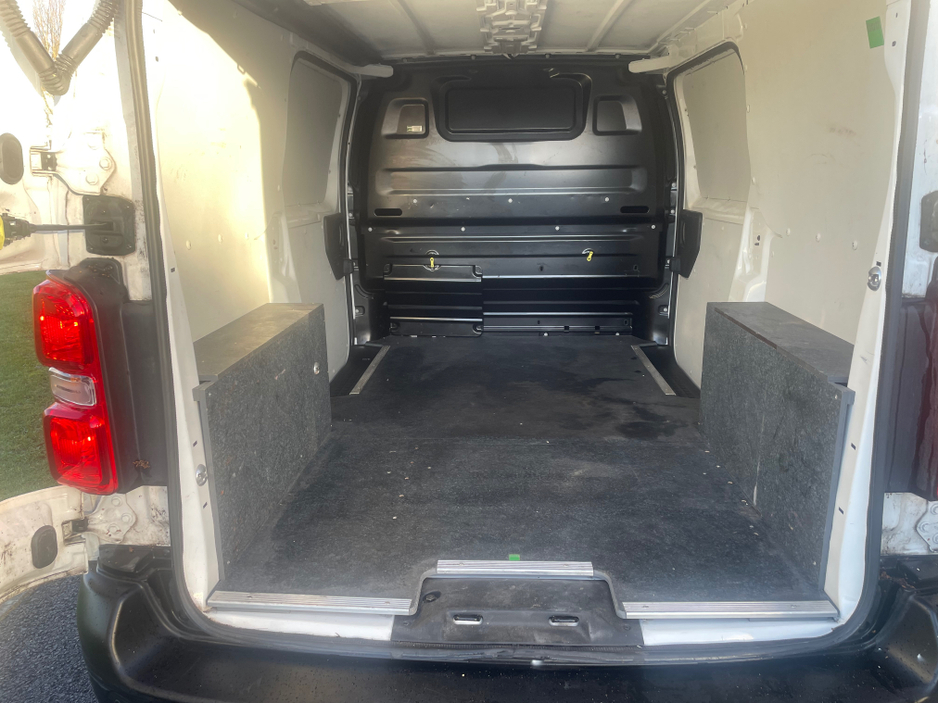 2021 Citroen Dispatch - image 5