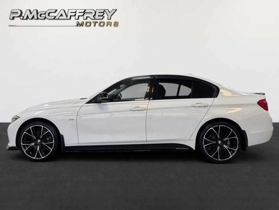 2016 BMW 3 Series - image 8