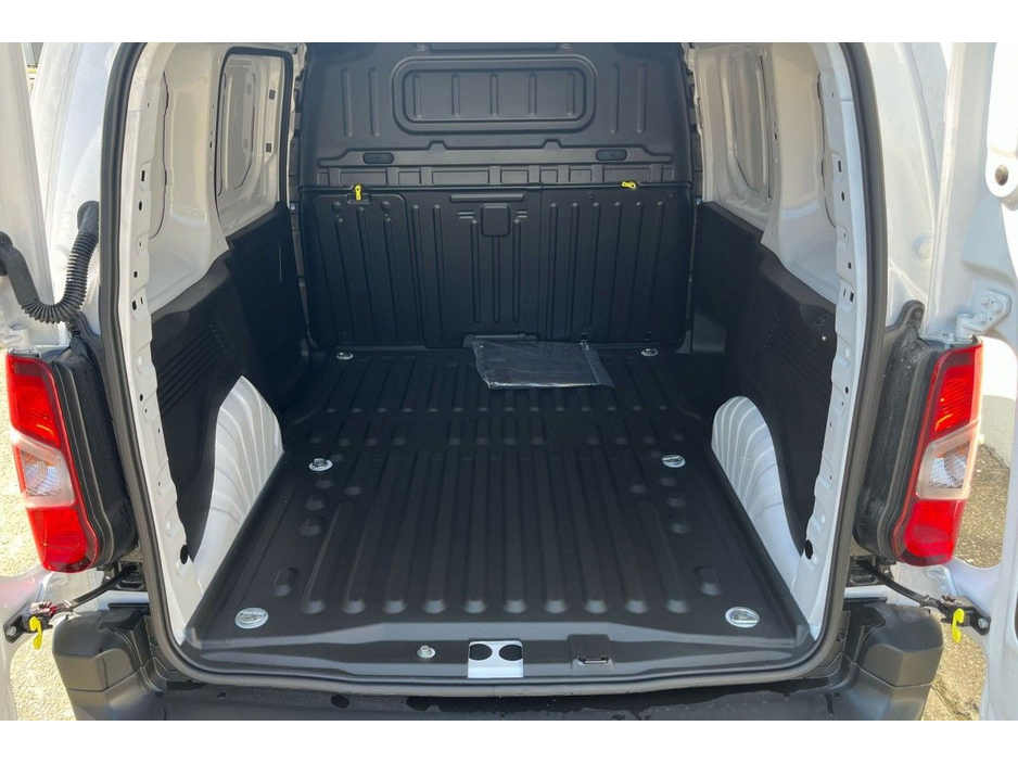 2024 Peugeot Partner - image 9