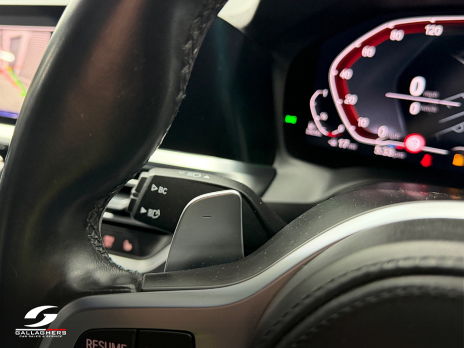 2021 BMW 3 Series - image 21