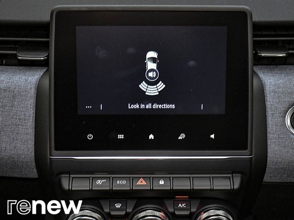 2025 Renault Clio - image 24