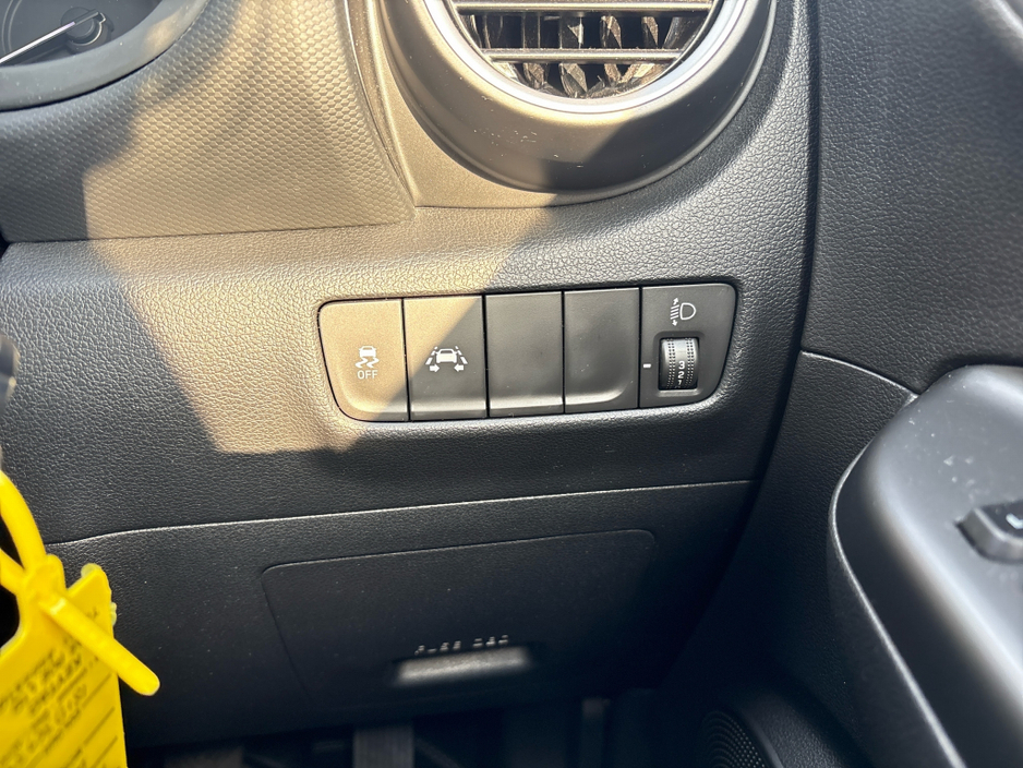 2018 Hyundai Kona - image 16