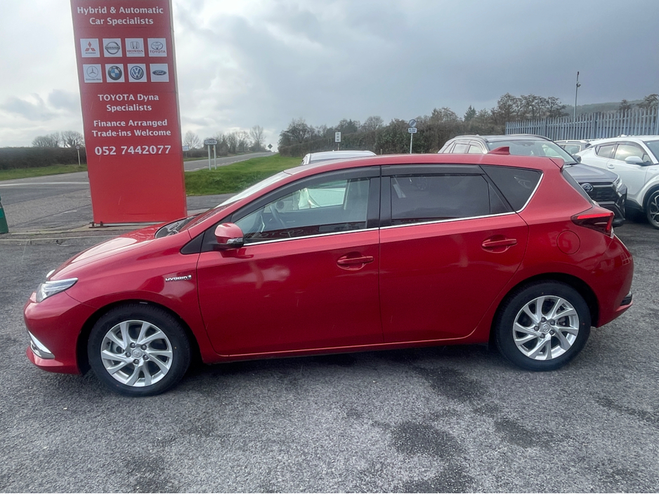 2017 Toyota Auris - image 4