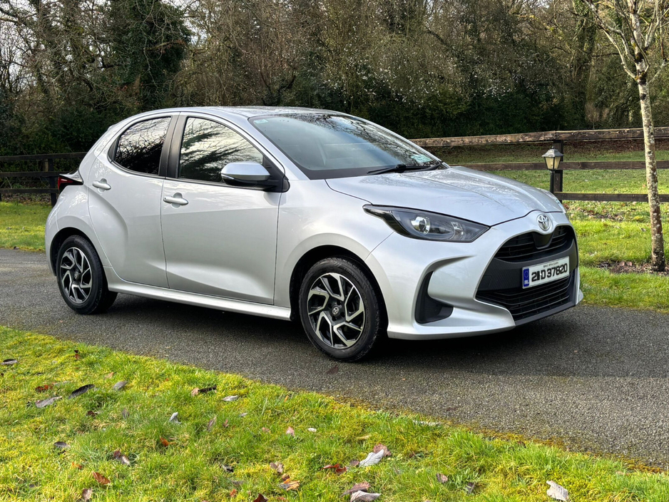 2021 Toyota Yaris - image 3