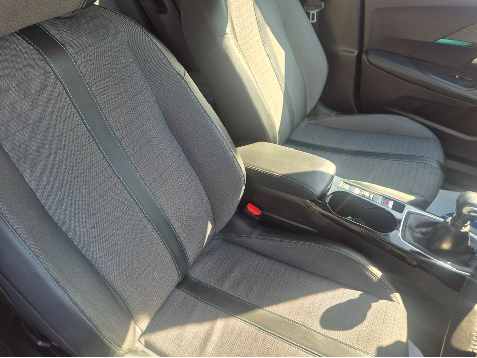 2022 Peugeot 2008 - image 12