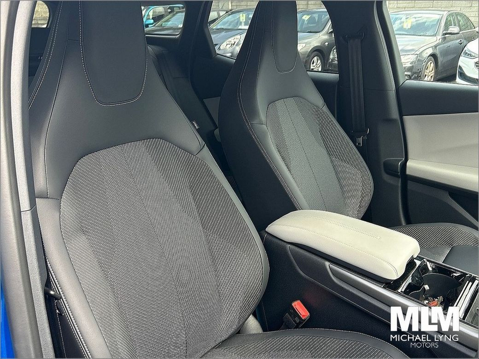 2025 Ford Explorer - image 12