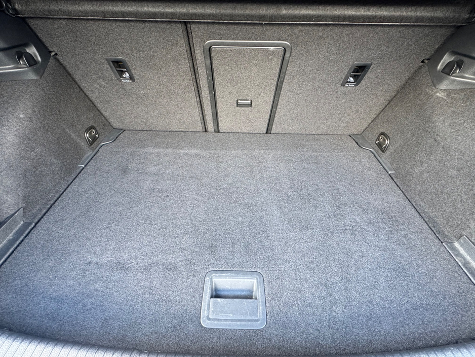 2016 Volkswagen Golf - image 18