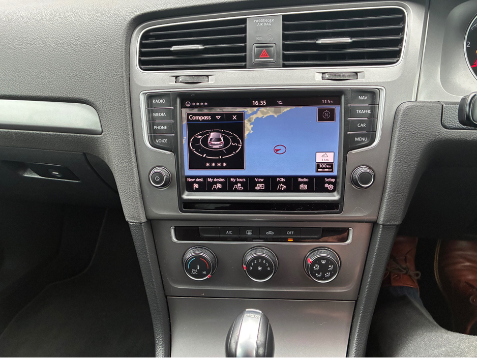 2016 Volkswagen Golf - image 18