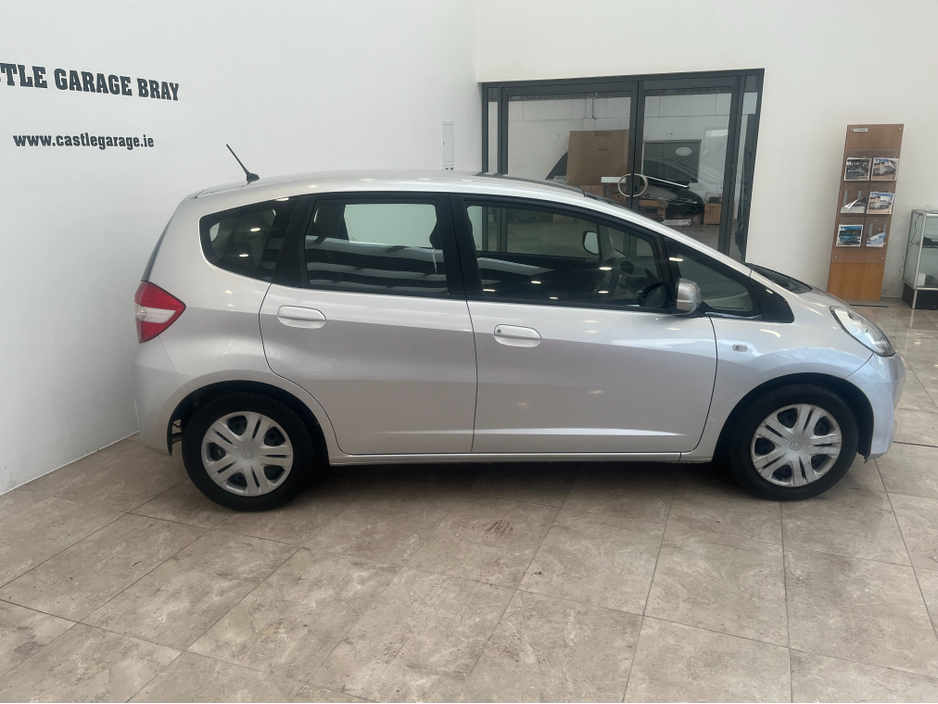 2013 Honda Jazz - image 3