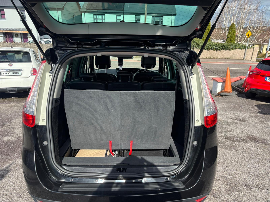 2015 Renault Grand Scenic - image 10