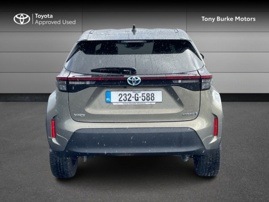 2023 Toyota Yaris Cross - image 4