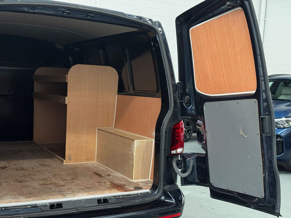 2023 Volkswagen Transporter - image 10