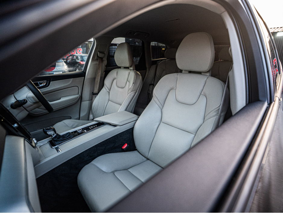 2017 Volvo XC60 172 Volvo XC60 4WD Auto/High spec/1yr warranty €26,888