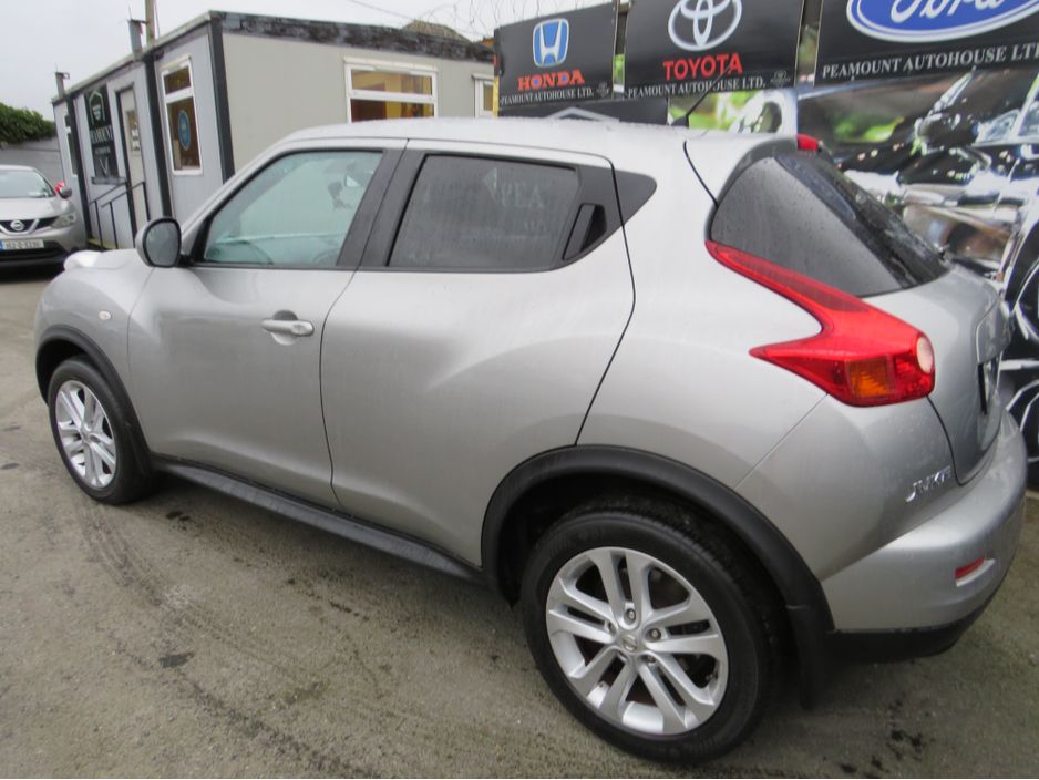 2011 Nissan Juke - image 10