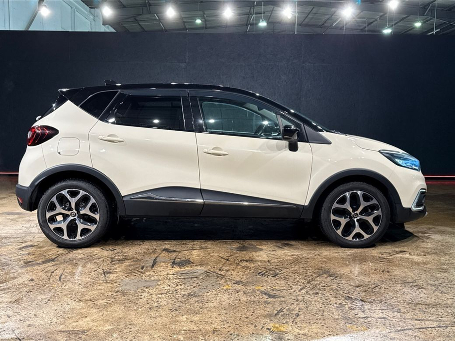 2020 Renault Captur WHITE/BLACK TWO TONE - FACTORY ALLOYS - HALF LEATHER - REVERSE CAMERA €16,950