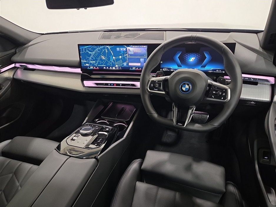 2025 BMW 5 Series - image 6