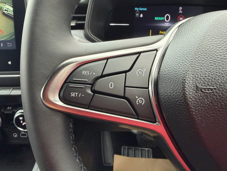 2024 Renault Clio - image 22