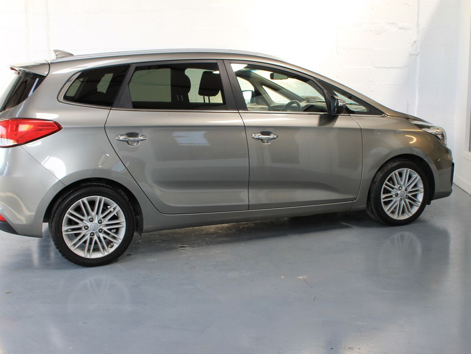 2017 Kia Carens 7 Seater EX 5DR €12,999
