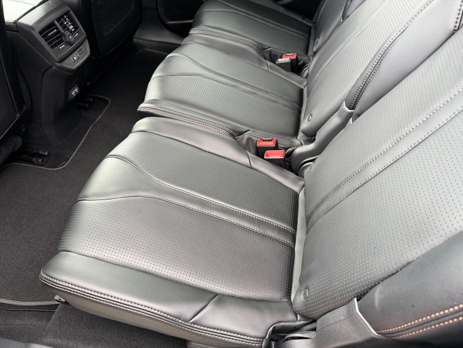 2025 Peugeot 5008 - image 14