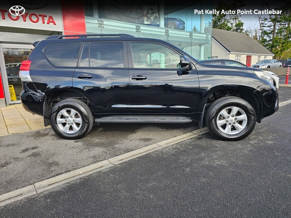 2013 Toyota Landcruiser - image 3