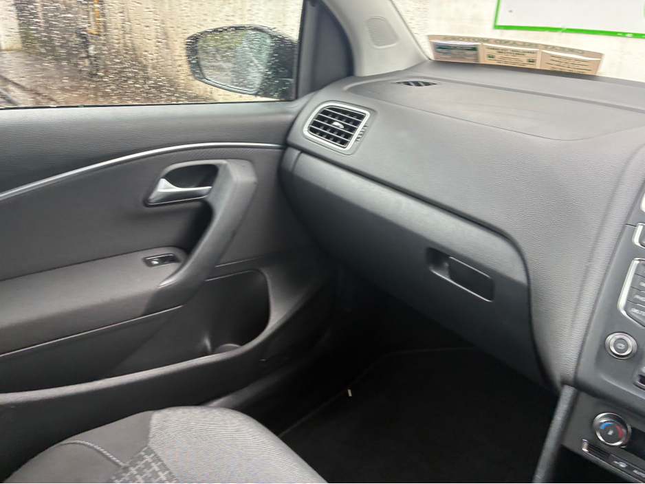 2015 Volkswagen Polo - image 19