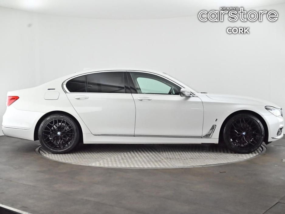 2016 BMW 7 Series - image 2