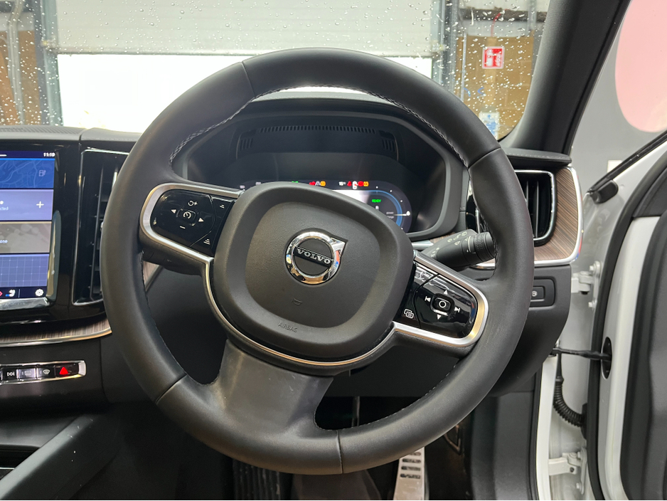 2023 Volvo XC60 €47950 2023 VOLVO XC46 RECHARGE PRECHARGE ULTIMATE T6 AWD PLUG 2.0 AUTOMATIC / CRUISE CONTROL / 360° CAMERA / ELECTRIC MEMORY & HEATED SEATS / PANORAMIC SUNROOF / APPLE CARPLAY / HEATED REAR SEATS €47,950