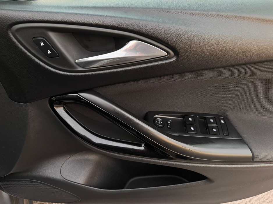 2017 Vauxhall Astra 1.4 TURBO SRI 147BHP 5DR €9,800