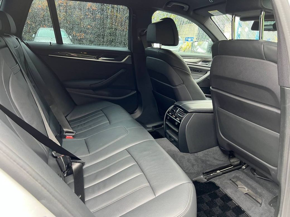 2019 BMW 5 Series - image 8