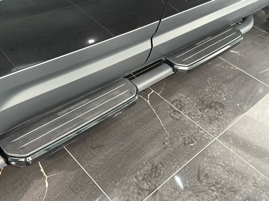 2021 Land Rover Defender - image 32