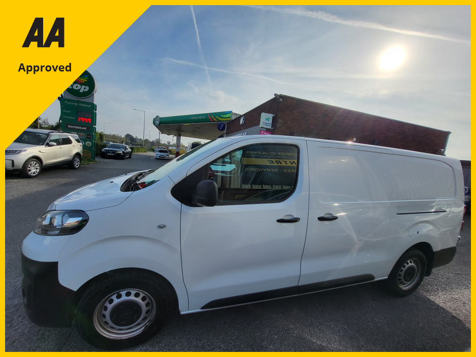 2021 Opel Vivaro - image 12