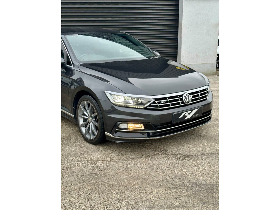 2019 Volkswagen Passat - image 8