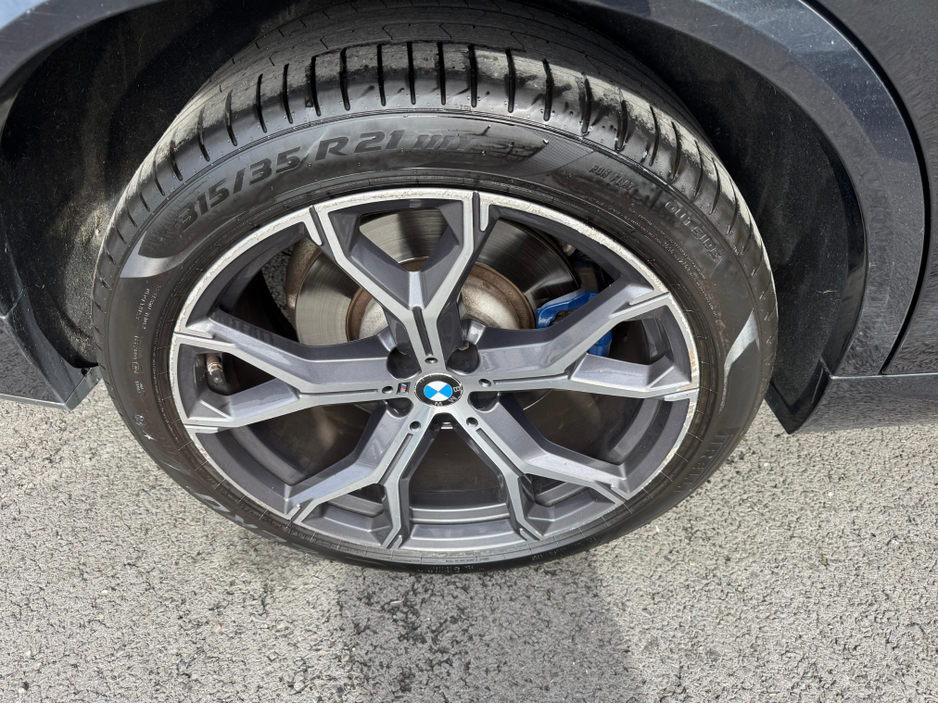 2020 BMW X5 - image 7