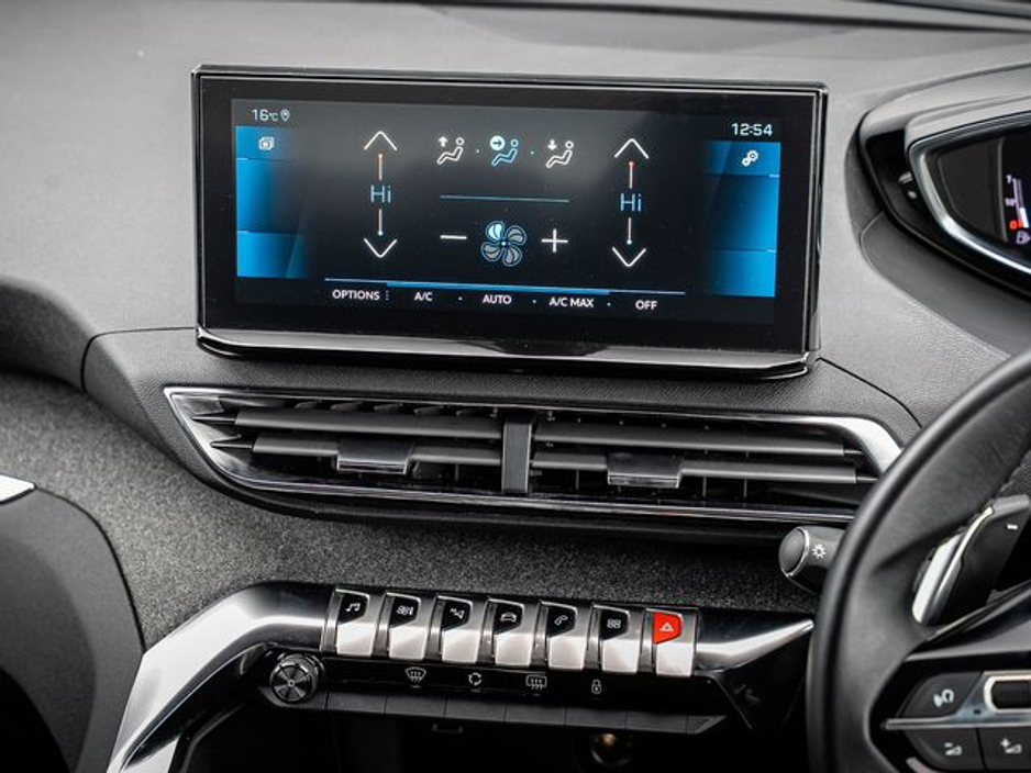 2023 Peugeot 3008 - image 11