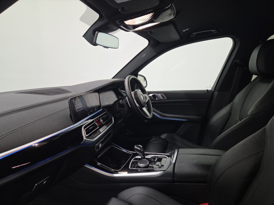 2021 BMW X5 - image 7