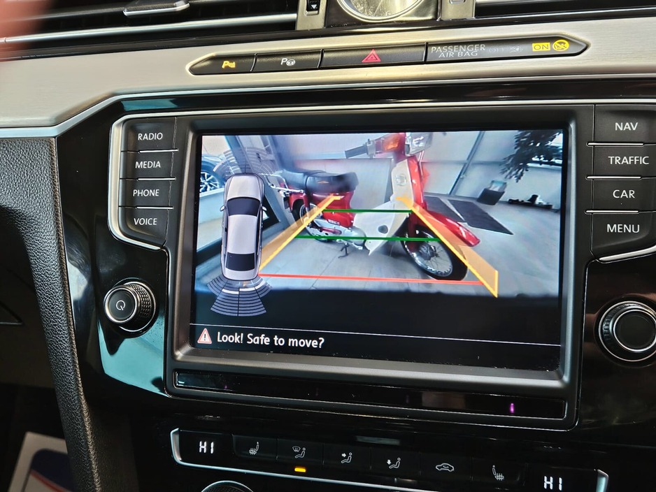 2016 Volkswagen Passat - image 16