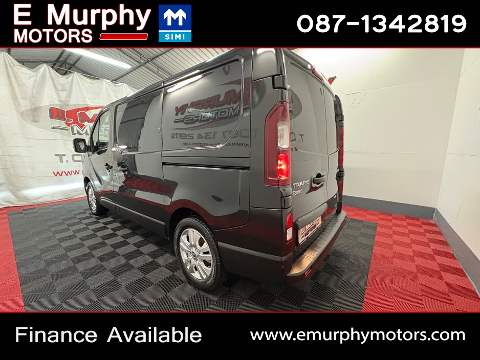 2023 Renault Trafic - image 6